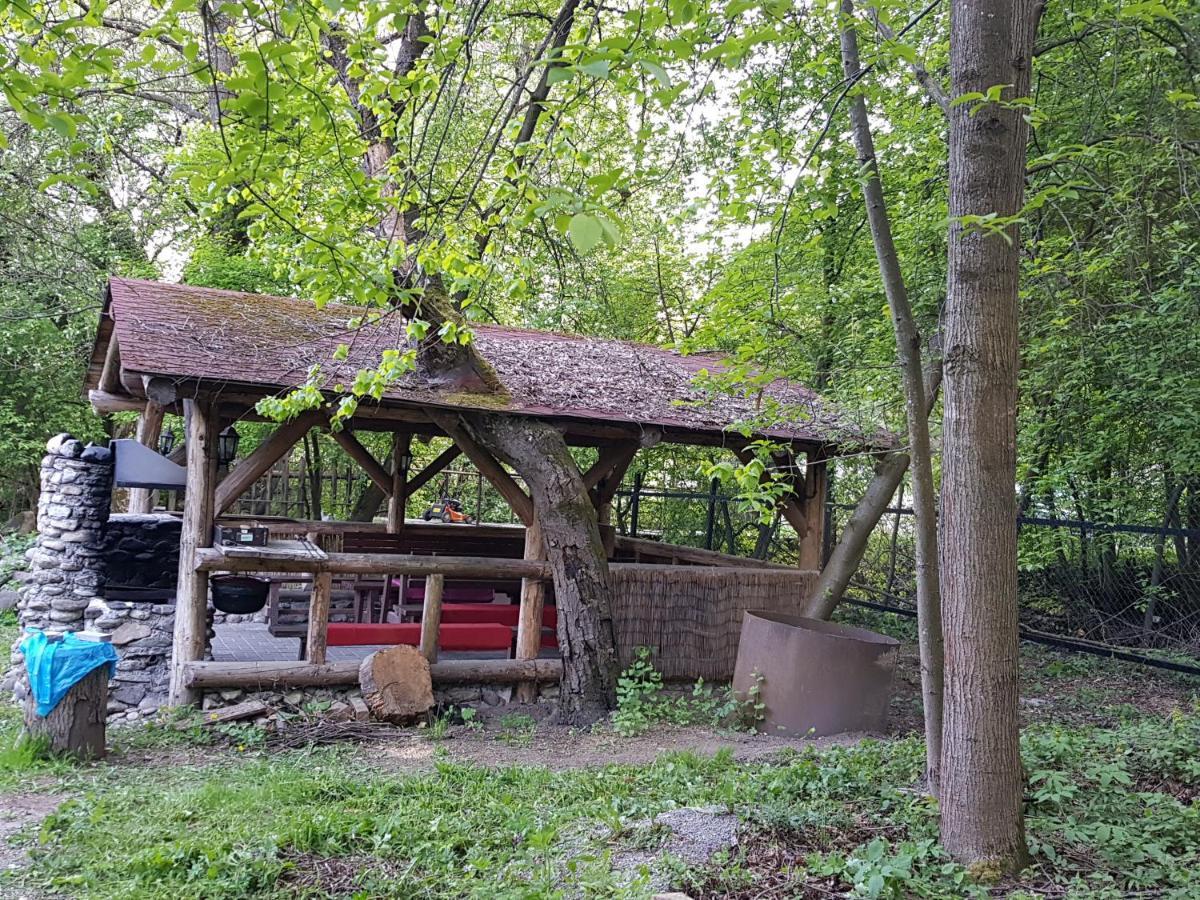 Chata pod skalou Valaská Exteriör bild