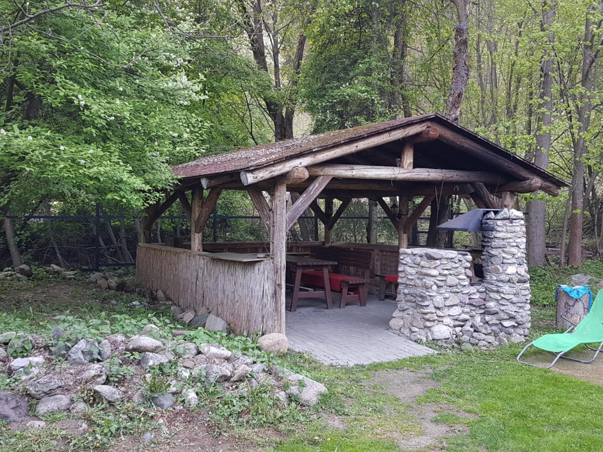 Chata pod skalou Valaská Exteriör bild